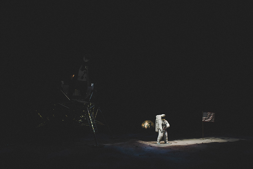 美国登月宇航员登陆飞行器