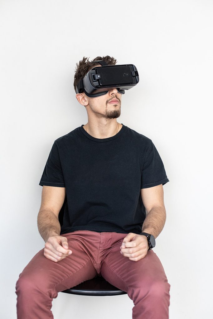 玩VR的男人