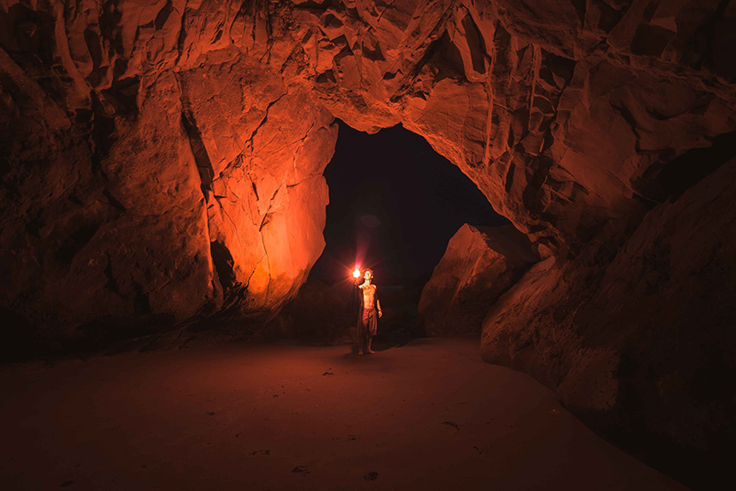 洞穴探险照亮空间
