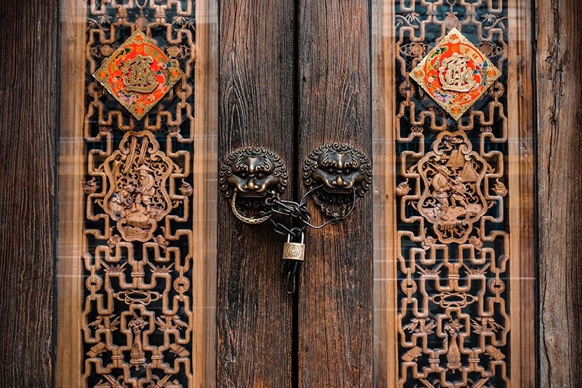 中式大门镂空雕花