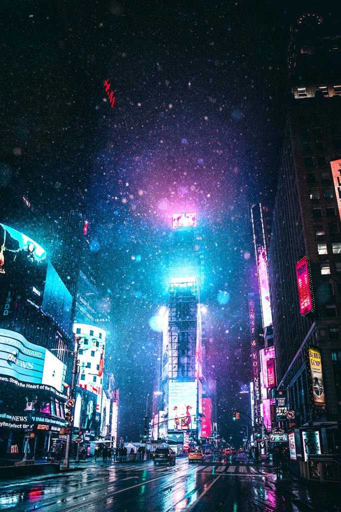 纽约时代广场下雨时的夜景