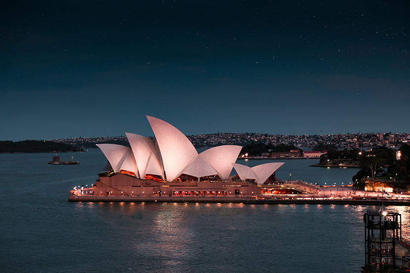 悉尼歌剧院（Sydney Opera House），位于澳大利亚新南威尔士州悉尼市区北部的便利朗角