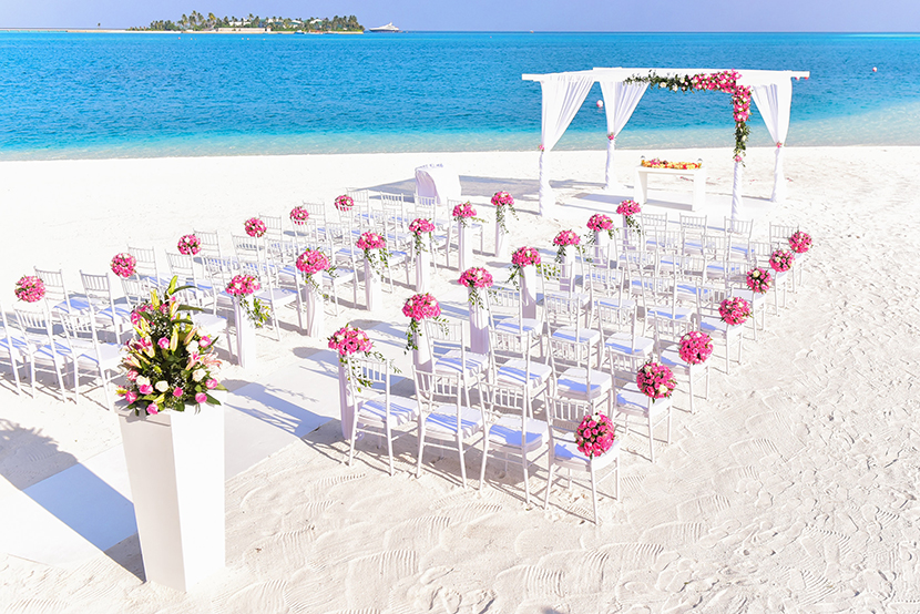 沙滩婚礼现场装饰布置效果