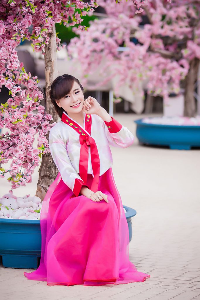 韩国朝鲜族民族服饰少女