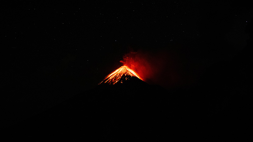 黑夜里的火山爆发