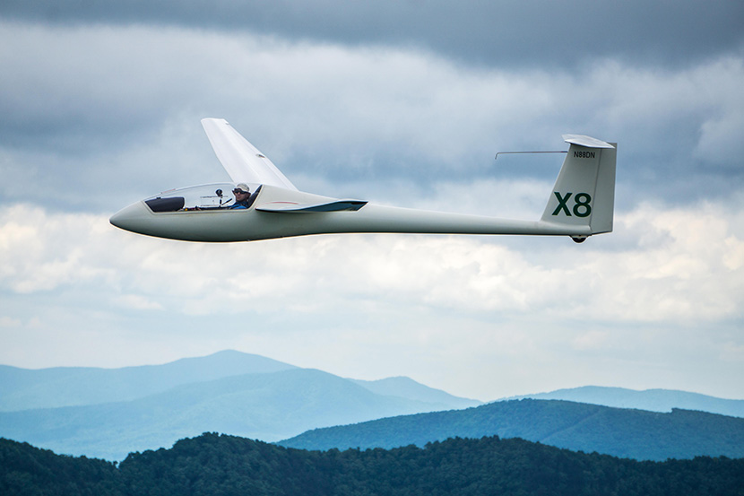 单翼的微型小飞机X8
