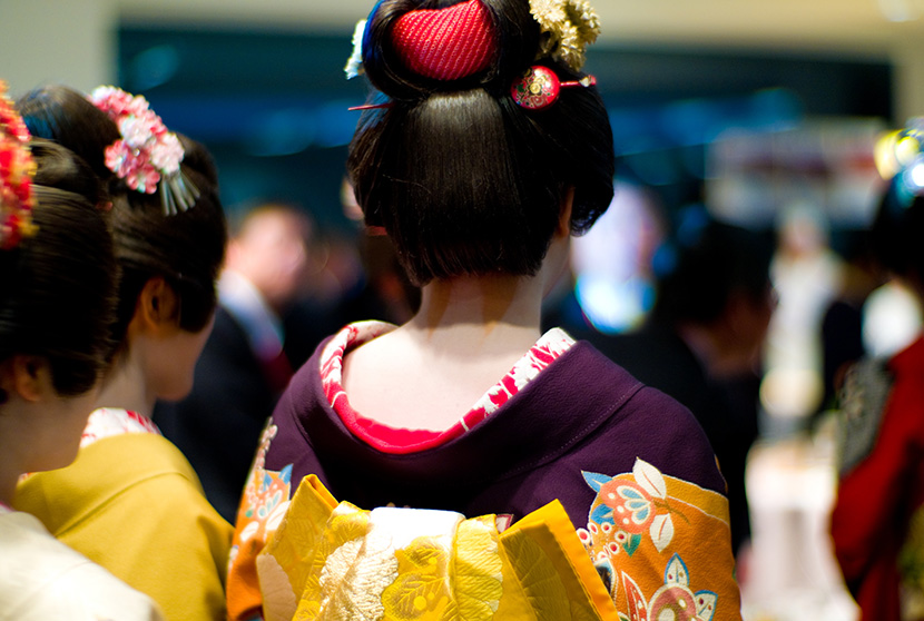 穿着和服的日本女人背影
