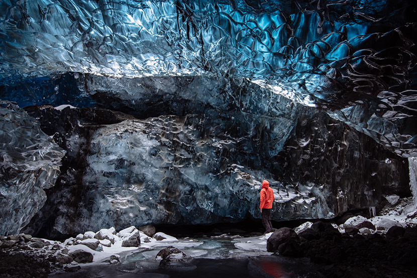 冰原洞穴探险漂亮的冰晶