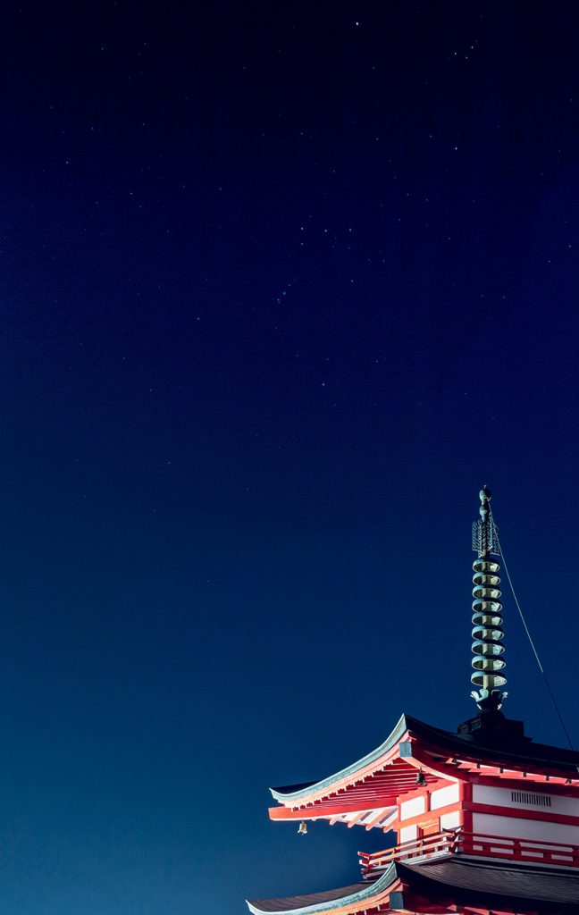 夜空下的日本唐式古塔