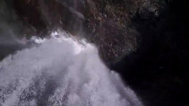 飞流直下的瀑布航拍短视频素材【4K】