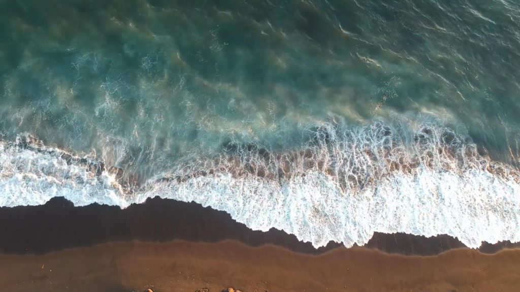 海浪沙滩航拍正射短视频素材