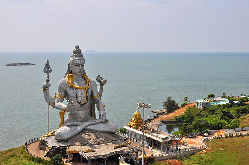 印度海边的蛇神雕像