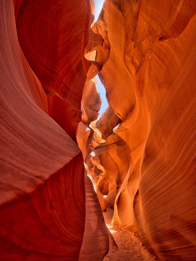亚利桑纳州羚羊峡谷Antelope Canyon的五彩红砂岩