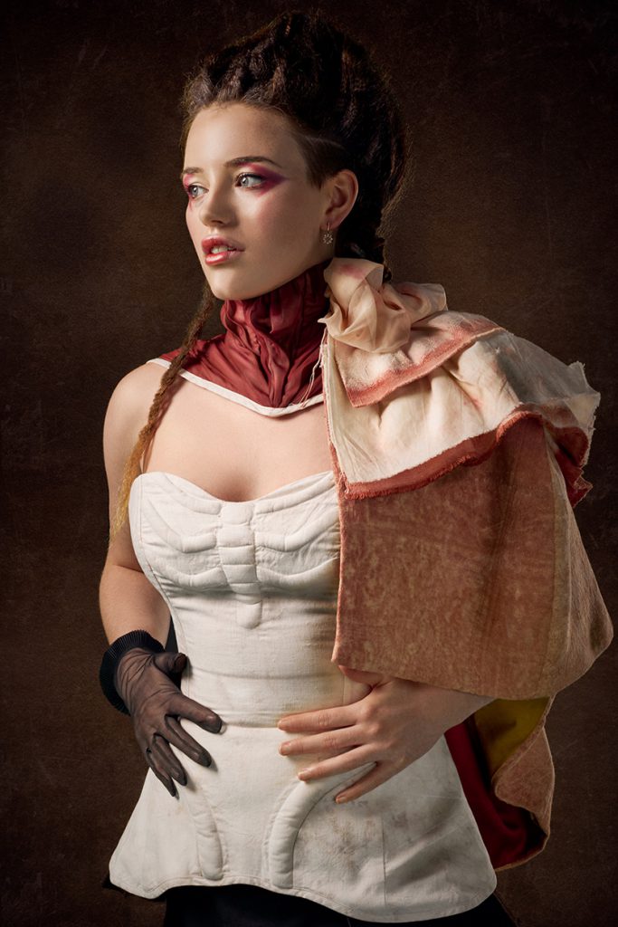 穿着束胸的欧洲中世纪美女