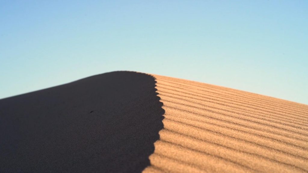 沙漠中的沙丘短视频素材