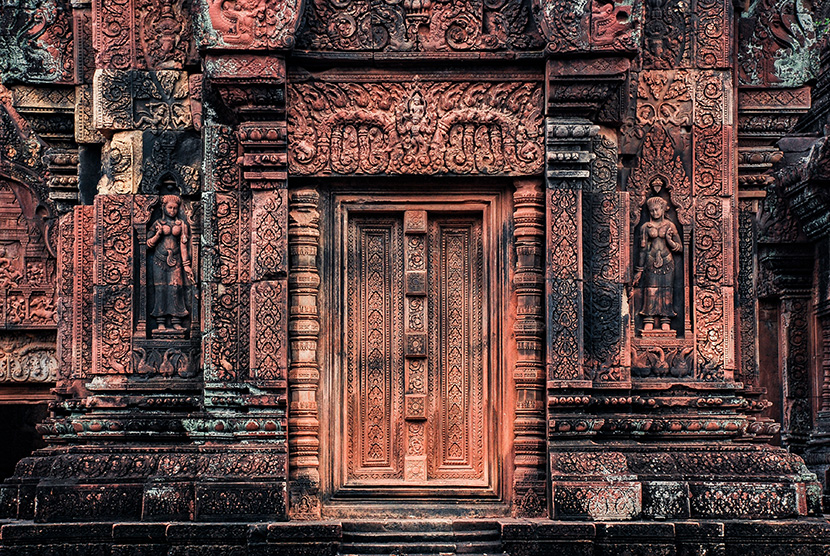 印度古代寺庙大门雕像