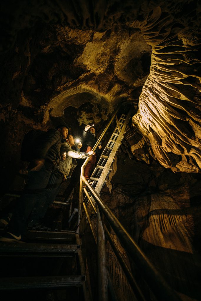 洞穴探险