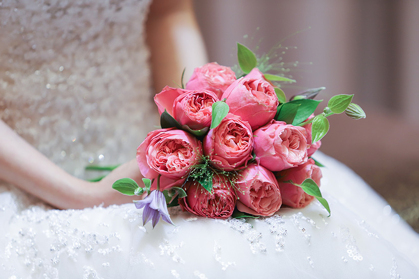 新娘与鲜花