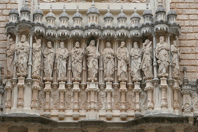 建筑上的欧洲众圣贤雕像