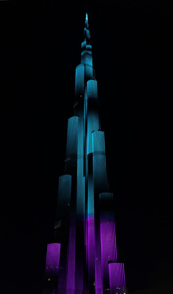 世界第一高楼哈利法塔夜景灯光照