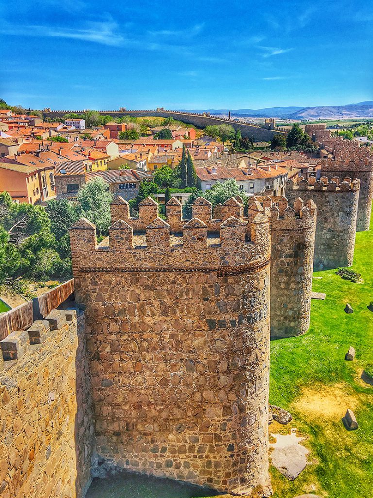 欧洲小镇城堡城墙