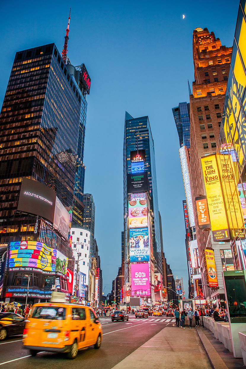 纽约时代广场的广告霓虹灯