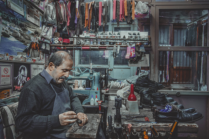 中东老鞋匠裁缝手艺人