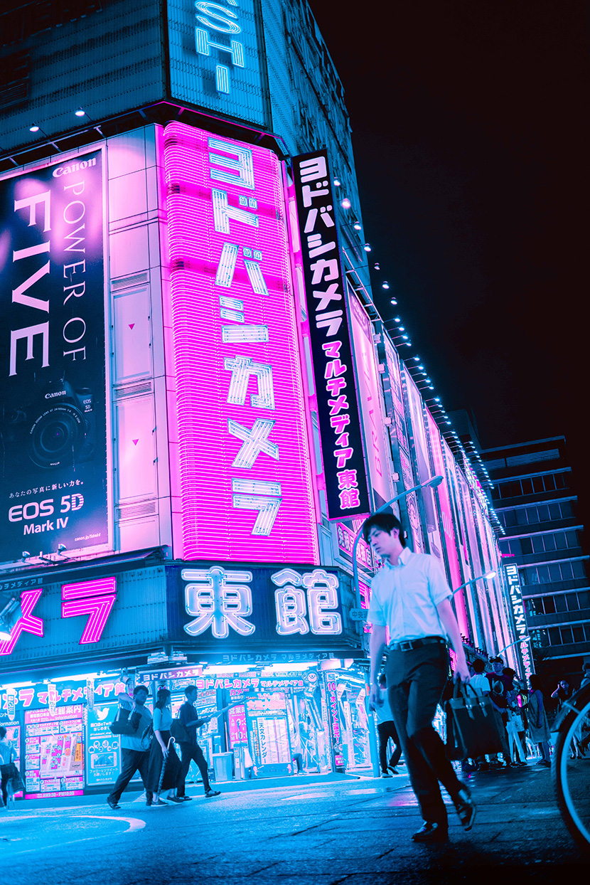 日本东京街头的霓虹灯