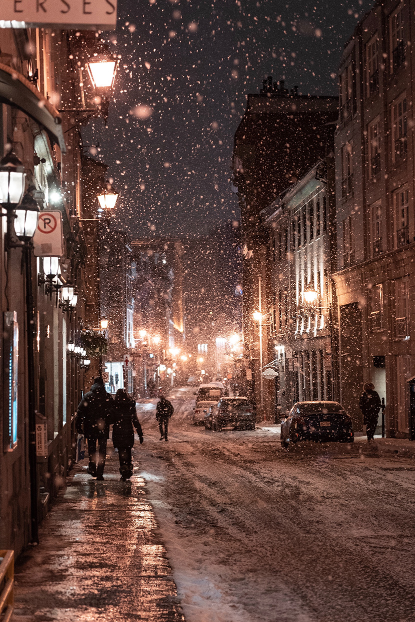 欧洲下雪的小镇街道