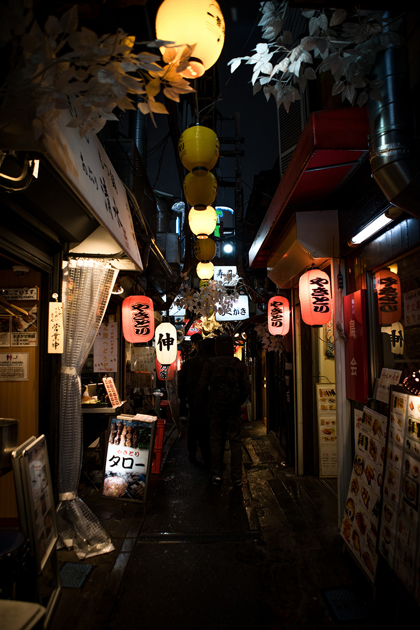 日本都市里的热闹小巷