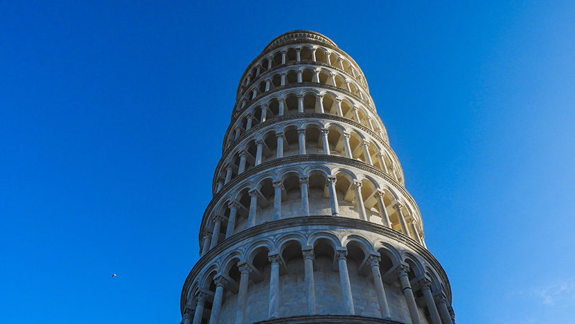 比萨斜塔（意大利语：Torre pendente di Pisa或Torre di Pisa，英语：Leaning Tower of Pisa）建造于1173年8月，是意大利比萨城大教堂的独立式钟楼，位于意大利托斯卡纳省比萨城北面的奇迹广场上。