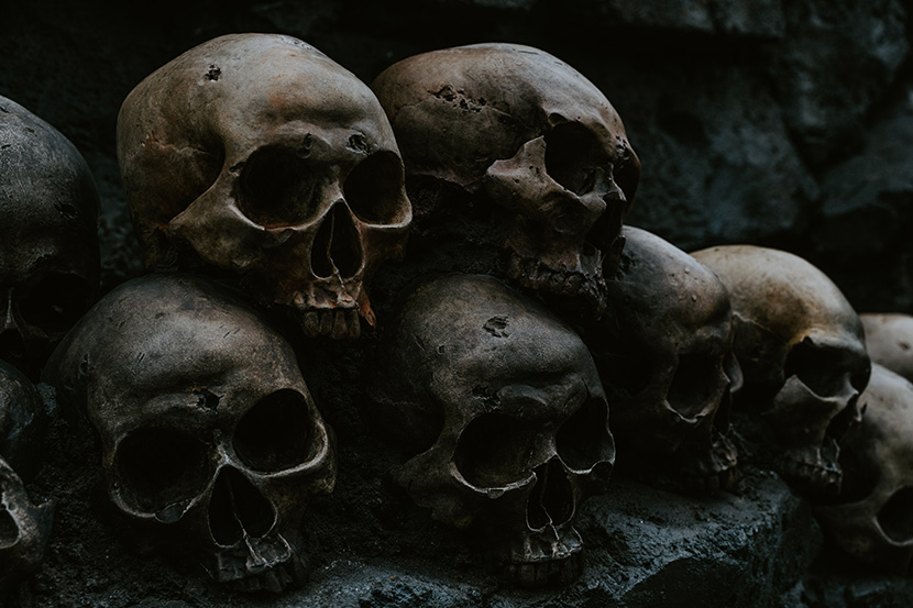 巴黎地下墓穴人类头骨骷髅头，恐怖画面
