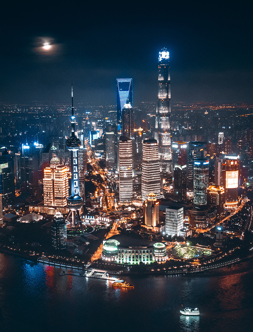 上海外滩四大高层建筑：上海中心大厦632米，上海环球金融中心492米，上海东方明珠广播电视塔468米，上海金茂大厦420米