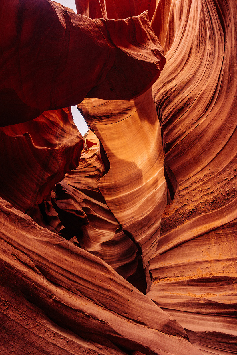 美国羚羊峡谷(Antelope Canyon)中的红色沉积岩岩石