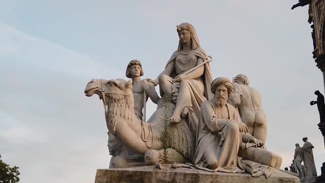 海德公园内的阿拉伯人雕像短视频素材