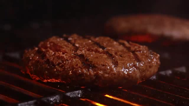 烤得滋滋冒油的牛排肉饼短视频素材【4K】
