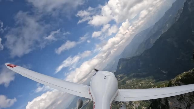 固定翼无人机视角下的风景短视频素材