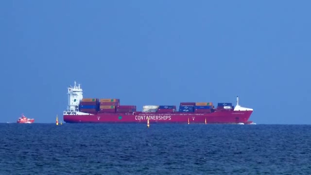 欧洲短海集装箱海运公司Containerships的货轮短视频素材