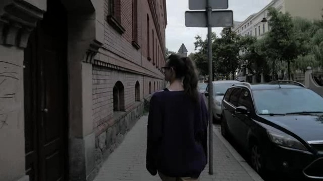 行走在欧洲古老的街道上短视频素材【4K】