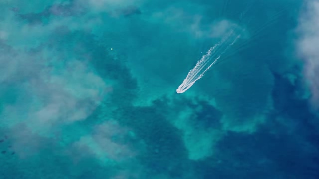 在梦幻的海面上航线的游艇短视频素材【4K】