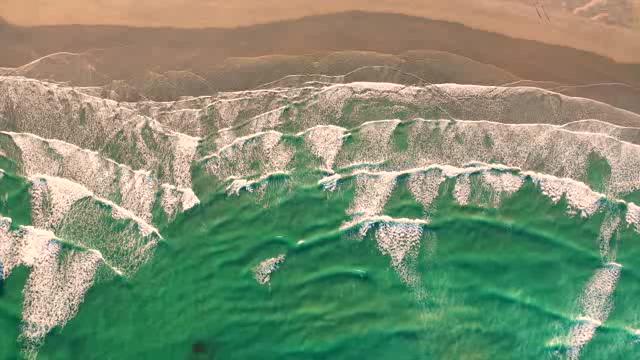 漂亮的绿色海洋波浪沙滩短视频素材【4K】